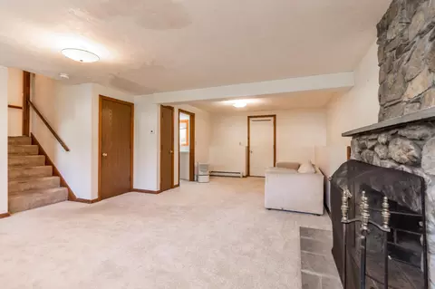 Living - 8 Laura Ln, Buzzards Bay, MA 02532 photo 9 of 11
