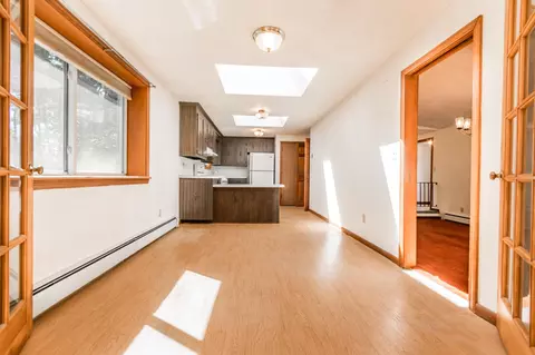 Entry Way - 8 Laura Ln, Buzzards Bay, MA 02532 photo 2 of 2