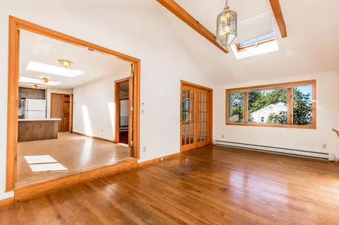 Living - 8 Laura Ln, Buzzards Bay, MA 02532 photo 6 of 11