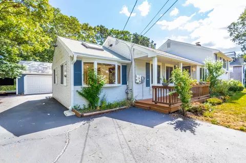 Exterior - 8 Laura Ln, Buzzards Bay, MA 02532 photo 4 of 10