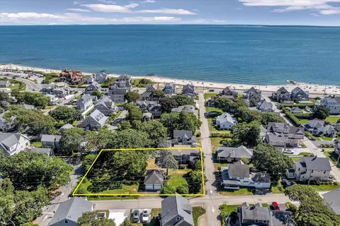 14 Hawthorne Ave, Falmouth, MA 02540