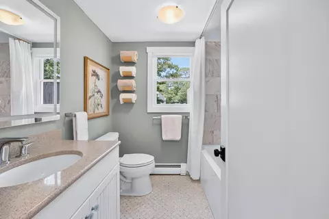 Bath - 44 Squirrel Run, Eastham, MA 02642 photo 1 of 10