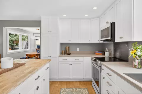Kitchen - 44 Squirrel Run, Eastham, MA 02642 photo 4 of 6