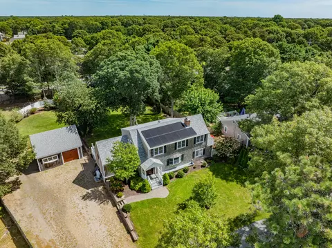 26 Skyline Dr, West Yarmouth, MA 02673