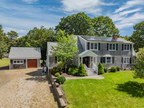 26 Skyline Dr, West Yarmouth, MA 02673