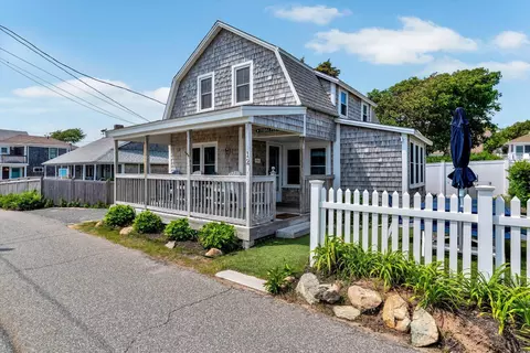 12 Atlantic St, Harwich Port, MA 02646