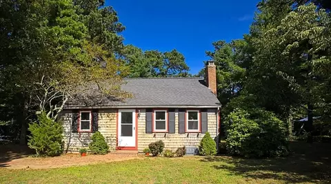49 Lakeview Dr, Harwich, MA 02645