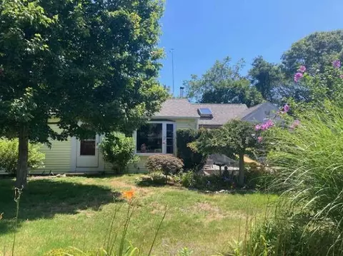 97 Prince Henry Dr, Teaticket, MA 02536