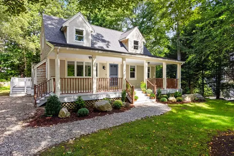 31 Katy Hatchs Rd, Falmouth, MA 02540