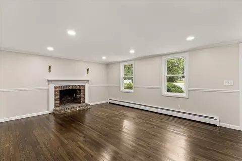 Living - 3 Thoreau Dr, Centerville, MA 02632 photo 1 of 5