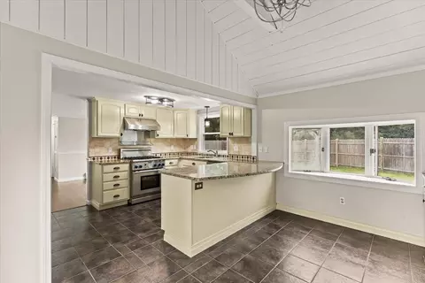 Kitchen - 3 Thoreau Dr, Centerville, MA 02632 photo 2 of 5