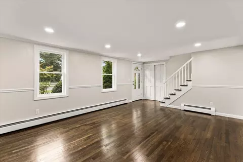 Living - 3 Thoreau Dr, Centerville, MA 02632 photo 2 of 5