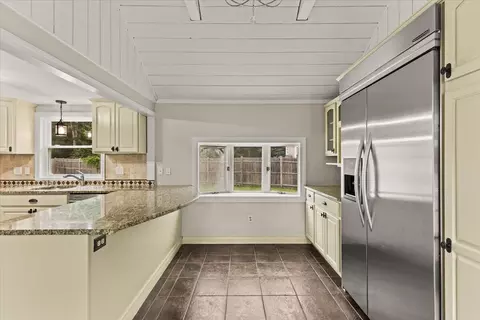 Kitchen - 3 Thoreau Dr, Centerville, MA 02632 photo 4 of 5