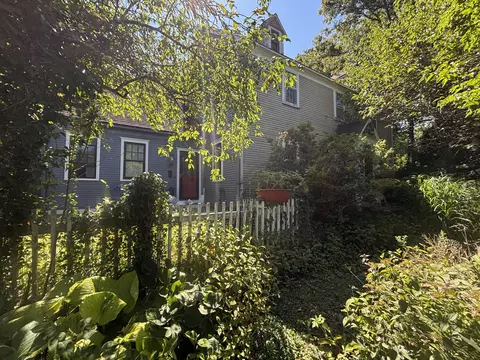 4 Mary Leal Ln, East Sandwich, MA 02537