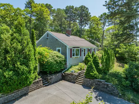 937 Harwich Rd, Brewster, MA 02631