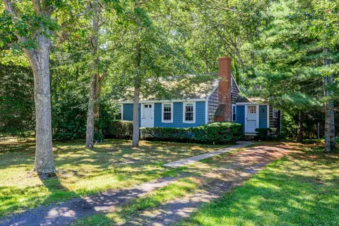 19 Nehoiden St, Harwich Port, MA 02646