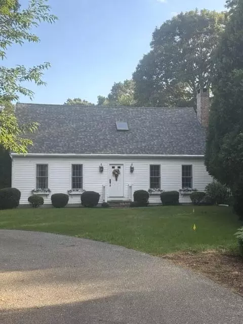 17 Clinton Dr, Yarmouth Port, MA 02675