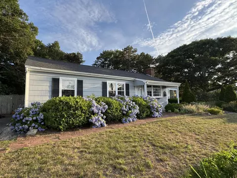 31 Ferry St, West Dennis, MA 02670