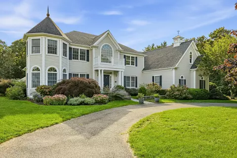 40 Spinnaker Ln, Harwich Port, MA 02646