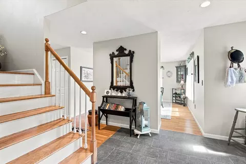 Entry Way - 6 Aspen Rd, Buzzards Bay, MA 02532 photo 2 of 4