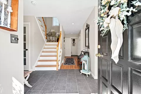 Entry Way - 6 Aspen Rd, Buzzards Bay, MA 02532 photo 1 of 4