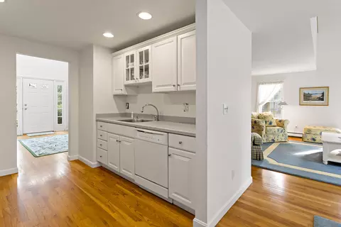 Entry Way - 82 Falling Leaf Ln, Osterville, MA 02655 photo 4 of 4