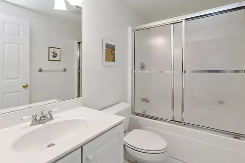 Bath - 82 Falling Leaf Ln, Osterville, MA 02655 photo 5 of 5