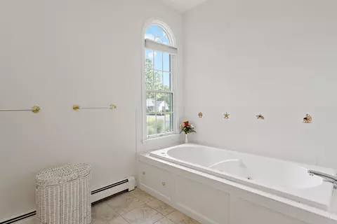 Bath - 82 Falling Leaf Ln, Osterville, MA 02655 photo 4 of 5