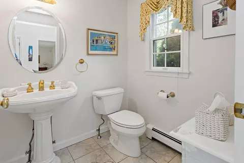 Bath - 82 Falling Leaf Ln, Osterville, MA 02655 photo 1 of 5