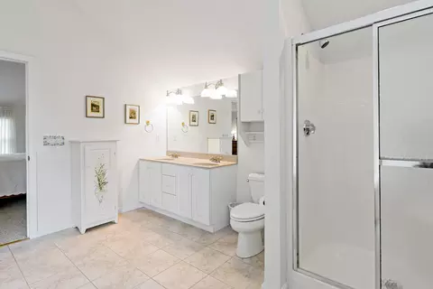 Bath - 82 Falling Leaf Ln, Osterville, MA 02655 photo 3 of 5