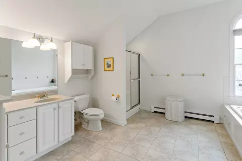 Bath - 82 Falling Leaf Ln, Osterville, MA 02655 photo 2 of 5