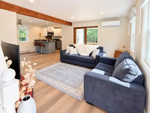 233 Pinecrest Beach Dr, Teaticket, MA 02536