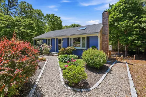 19 Ivest Cir, East Falmouth, MA 02536