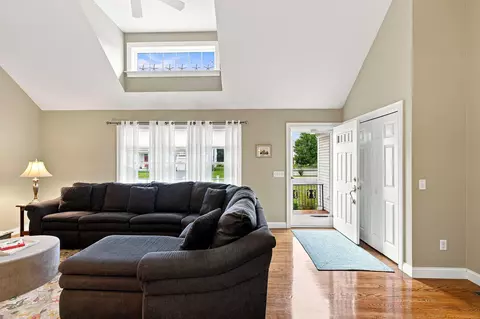Entry Way - 40 Settlers Ln, Hyannis, MA 02601 photo 1 of 1