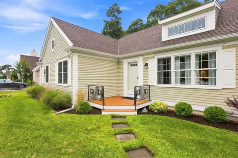 Exterior - 40 Settlers Ln, Hyannis, MA 02601 photo 4 of 8