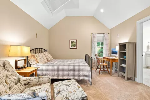 Bedroom - 40 Settlers Ln, Hyannis, MA 02601 photo 1 of 5