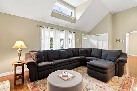 Living - 40 Settlers Ln, Hyannis, MA 02601 photo 3 of 4