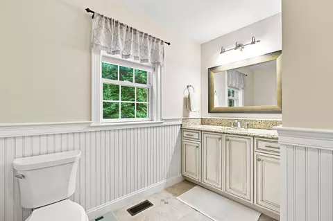 Bath - 40 Settlers Ln, Hyannis, MA 02601 photo 3 of 5