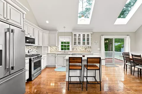 Kitchen - 40 Settlers Ln, Hyannis, MA 02601 photo 1 of 5