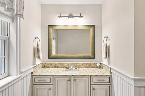 Bath - 40 Settlers Ln, Hyannis, MA 02601 photo 4 of 5