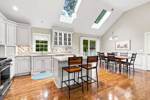 Kitchen - 40 Settlers Ln, Hyannis, MA 02601 photo 3 of 5