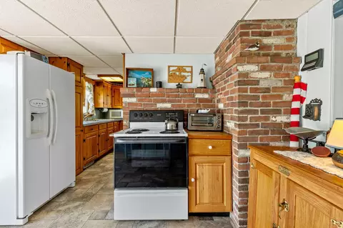 Kitchen - 350 Shurtleff Rd, Eastham, MA 02642 photo 3 of 3