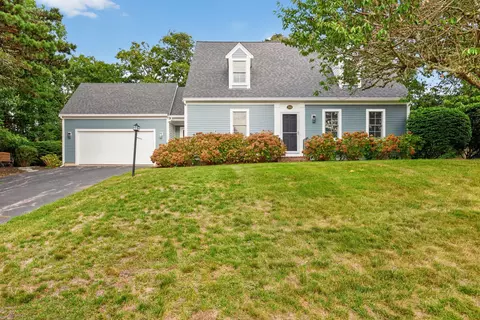 59 Ridgeport Dr, Harwich Port, MA 02646