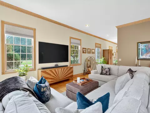 Living - 6 Kerna Dr, Buzzards Bay, MA 02532 photo 4 of 5