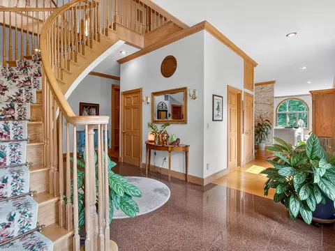 Entry Way - 6 Kerna Dr, Buzzards Bay, MA 02532 photo 1 of 3