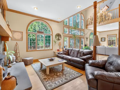 Living - 6 Kerna Dr, Buzzards Bay, MA 02532 photo 1 of 5