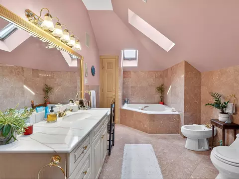 Bath - 6 Kerna Dr, Buzzards Bay, MA 02532 photo 4 of 5