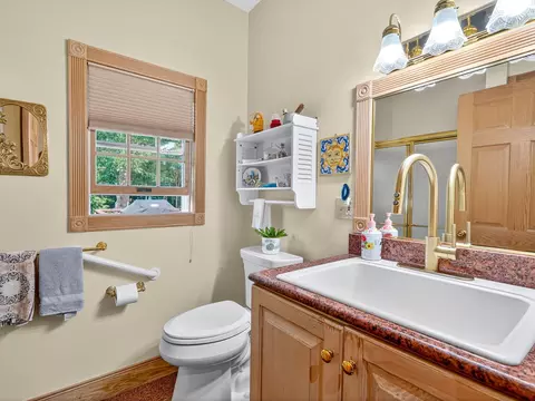 Bath - 6 Kerna Dr, Buzzards Bay, MA 02532 photo 2 of 5