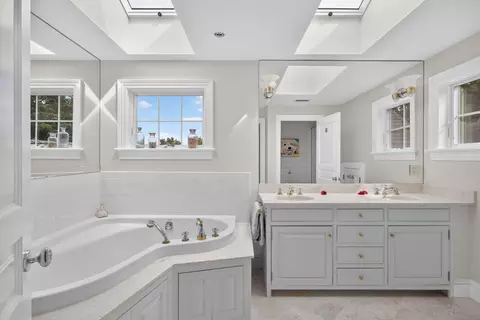 Bath - 65 Harbor View Rd, Chatham, MA 02633 photo 4 of 8