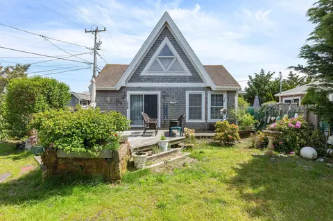 897 Commercial St, Provincetown, MA 02657